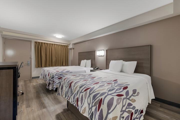 Deluxe 2 Queen Beds (6 of 7)