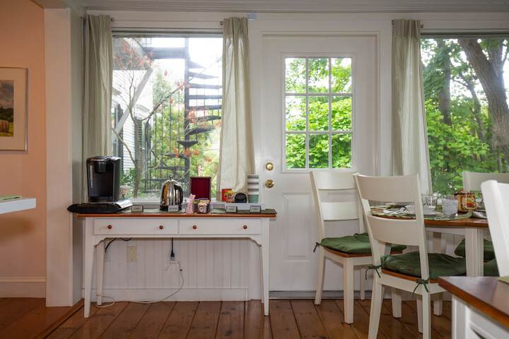 Breakfast/Coffee Service 66 of 115