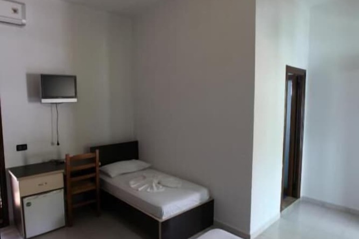 Room 4 of 14