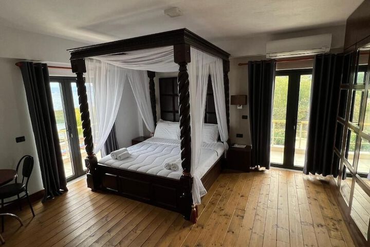 Room 2 of 32