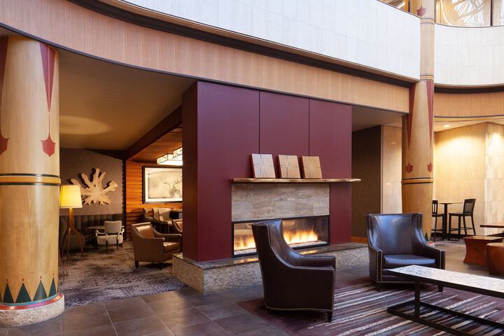 Lobby lounge