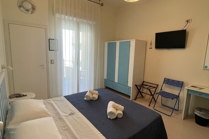 Room 9 of 36
