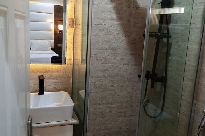Room 9 of 31