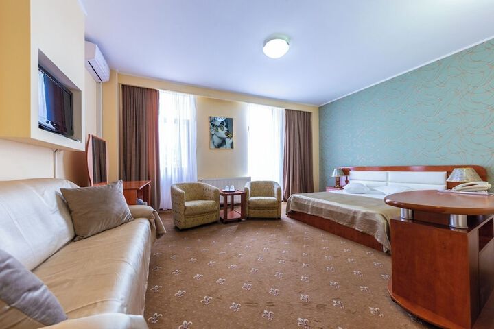 Room 13 of 37
