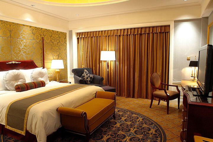 Room 46 of 99