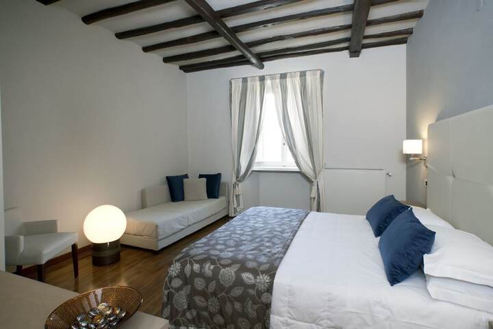 Room 6 of 17