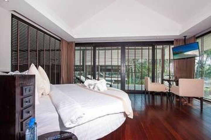 Room 10 of 26