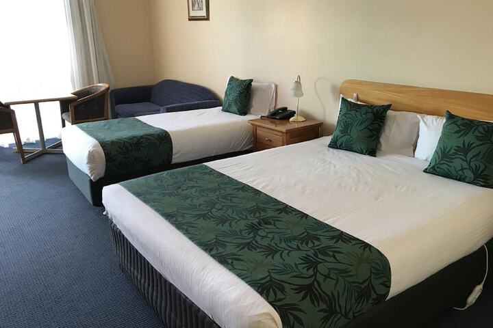 Room 9 of 34