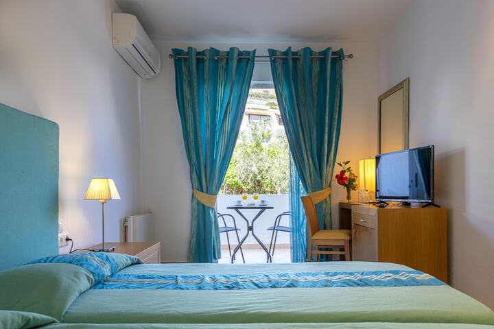 Room 9 of 50