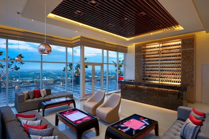 Lounge 62 of 74