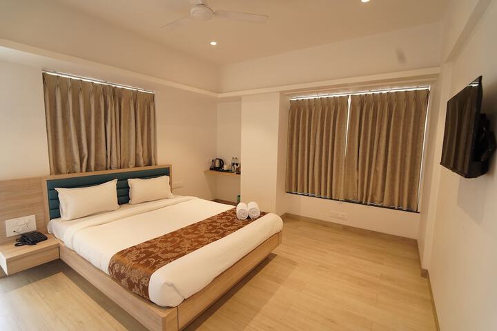 Room 10 of 16