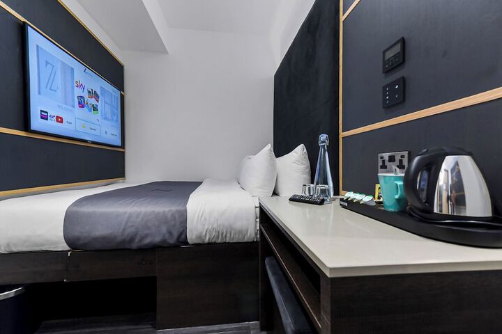 Room 16 of 50