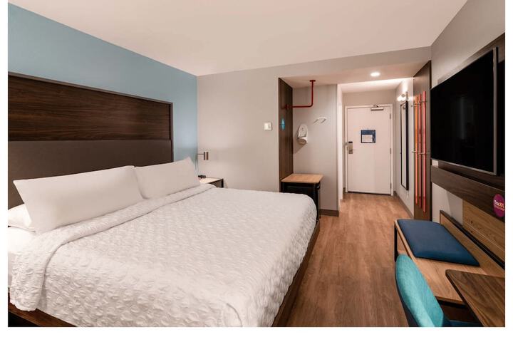 1 King Bed (14 of 14)