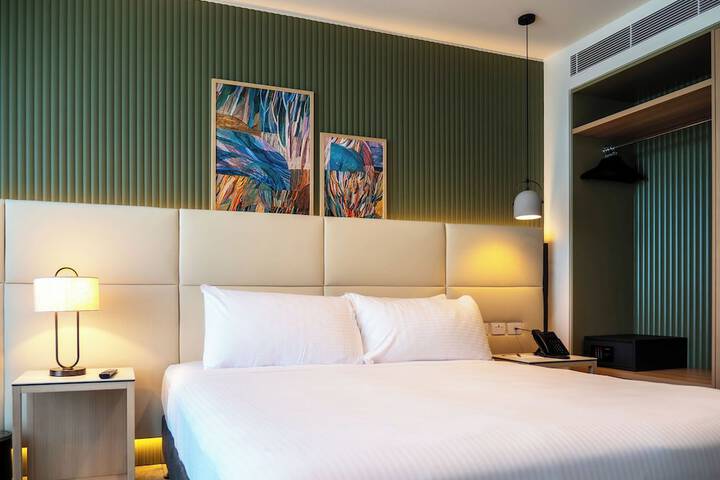 Room 12 of 32
