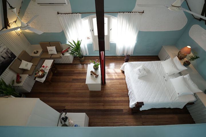 Room 17 of 77