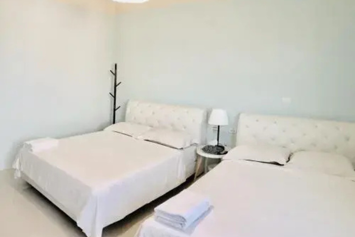 Room 4 of 25
