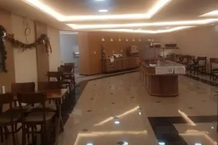 Dining 19 of 24
