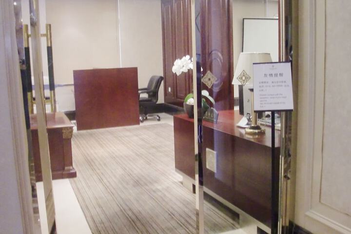 Business Center 22 of 23