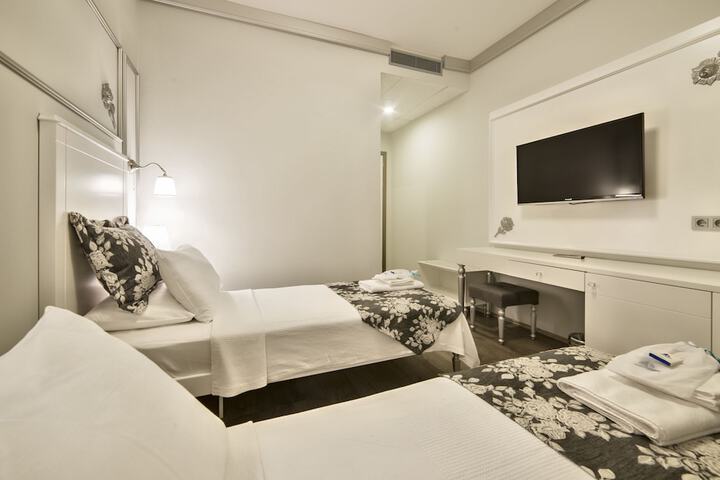 Room 13 of 29