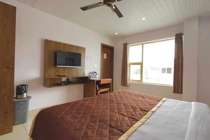 Room 12 of 25