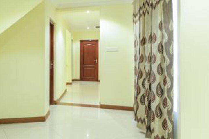 Ballroom/Hall 32 of 43