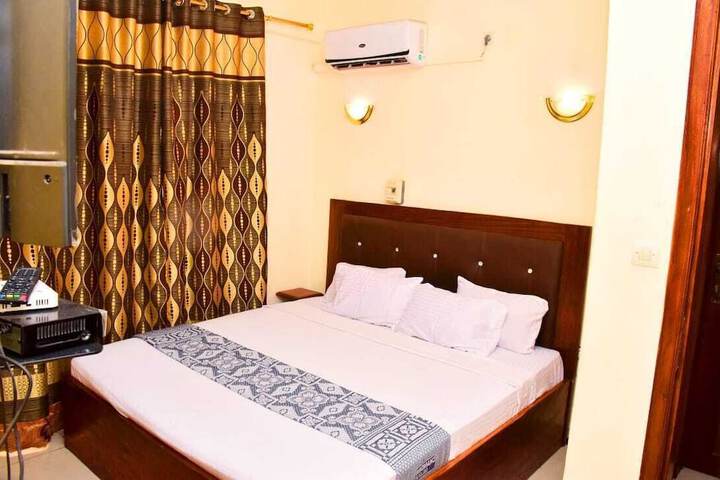 Room 3 of 9