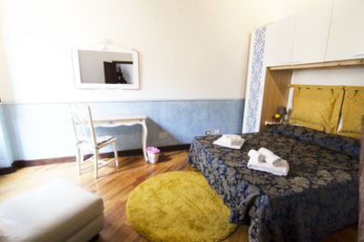 Room 5 of 12