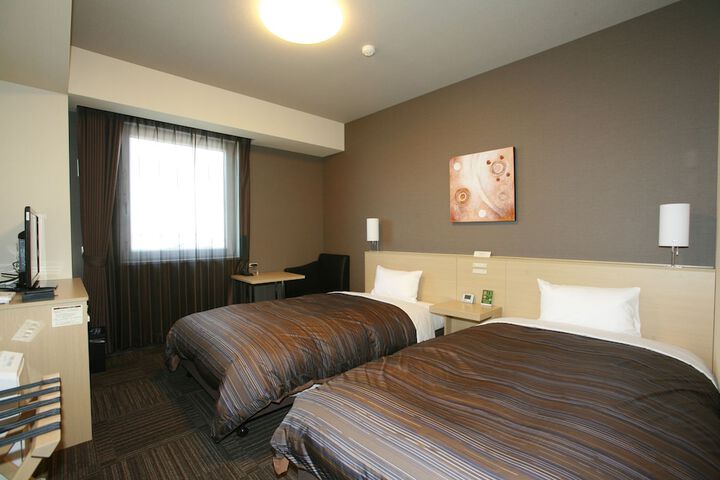 Room 5 of 32