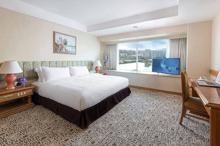 Room 25 of 106