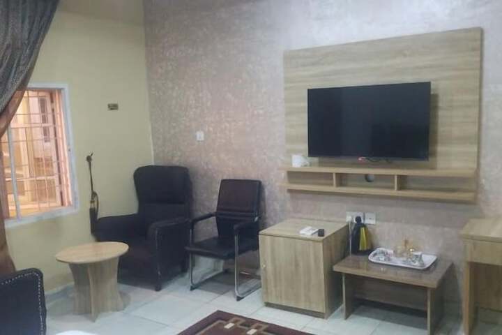 Room 8 of 40