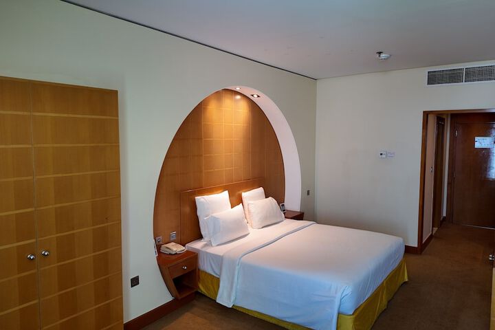Room 30 of 87