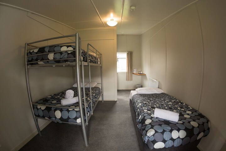 Room 6 of 38