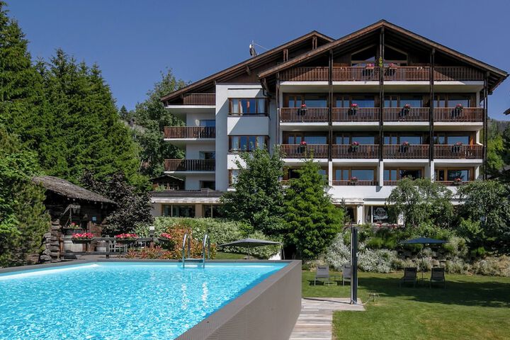 Hotel Pool
