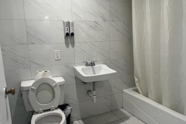 Room 12 of 16