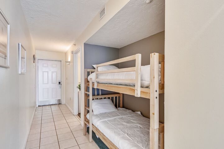 Room 4 of 82