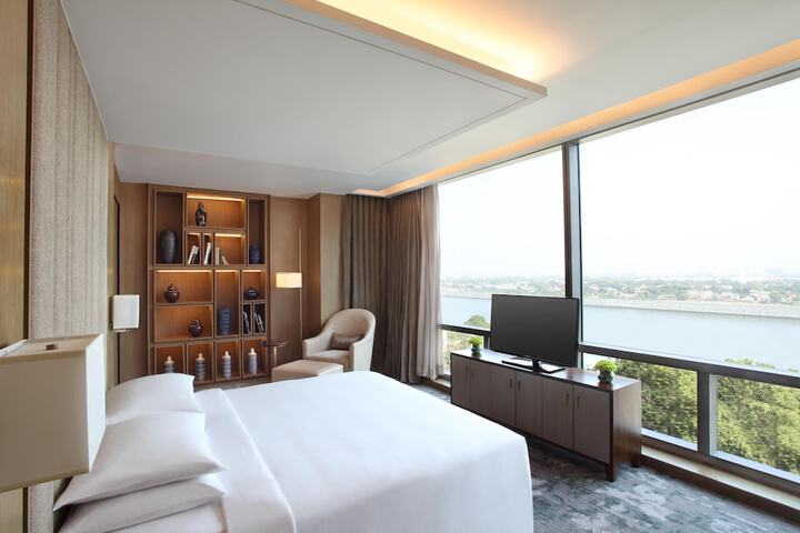 Room 19 of 94