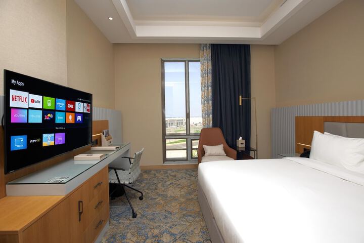 Room 32 of 66