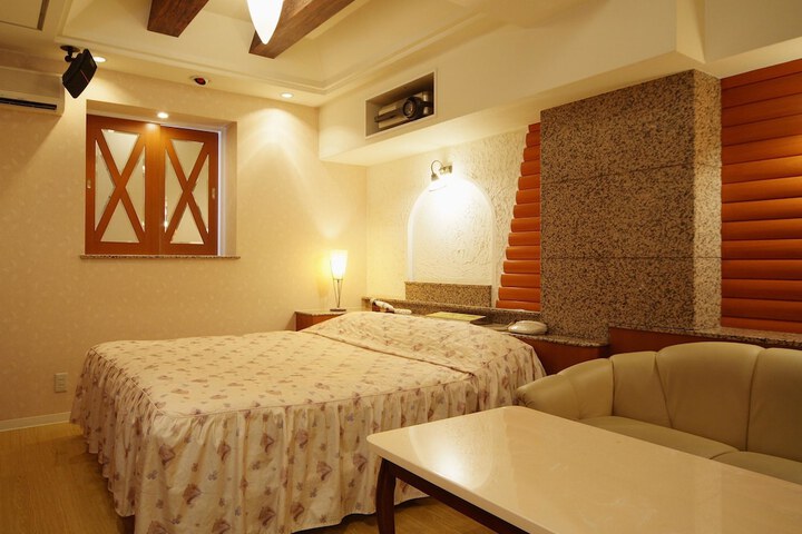 Room 6 of 27