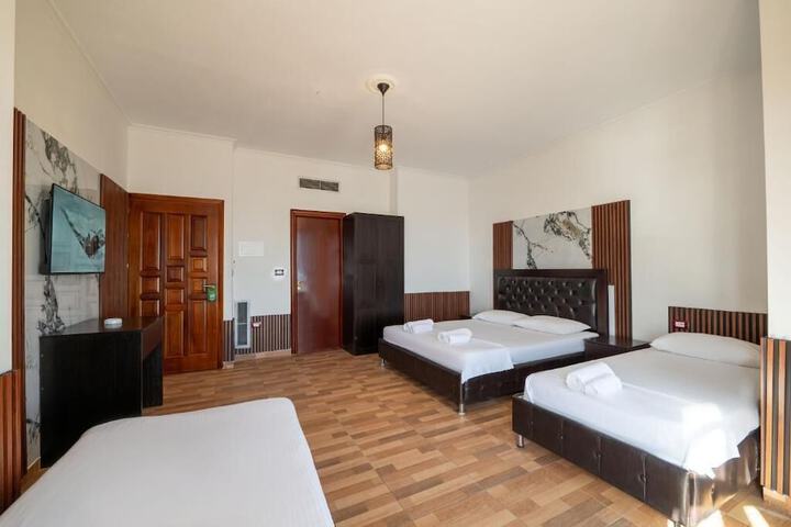Room 25 of 100