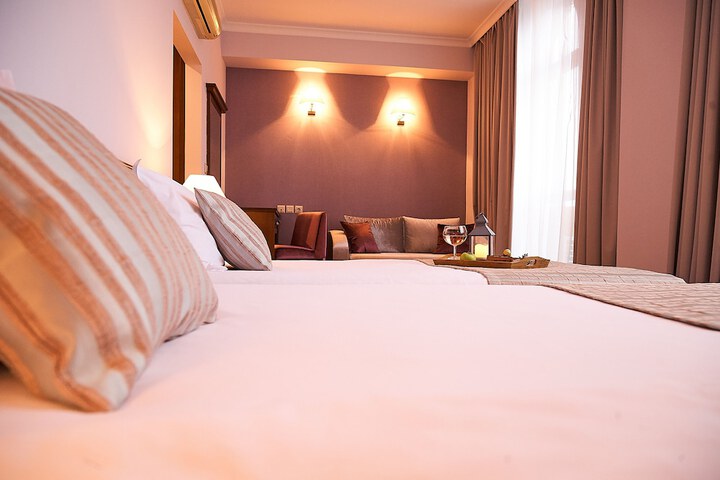 Room 8 of 44