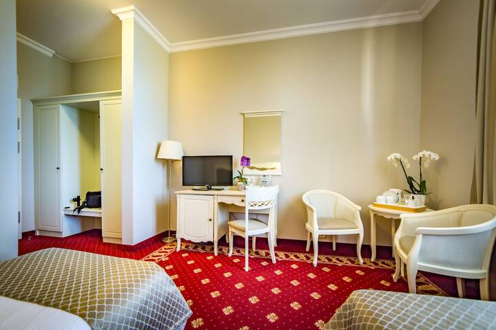 Room 15 of 32