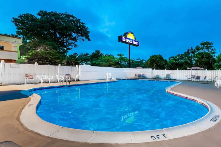 Pool 14 of 20