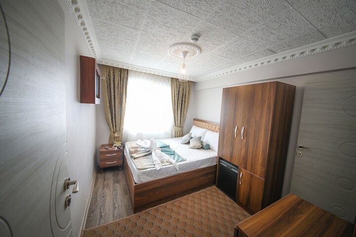 Room 12 of 40