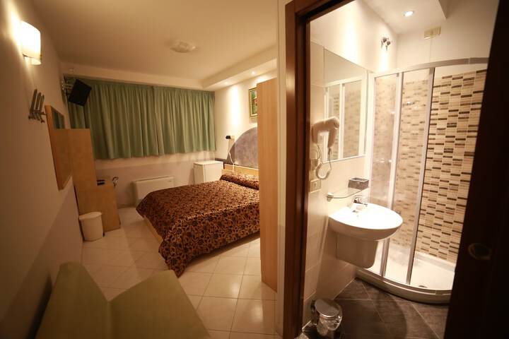 Room 6 of 45