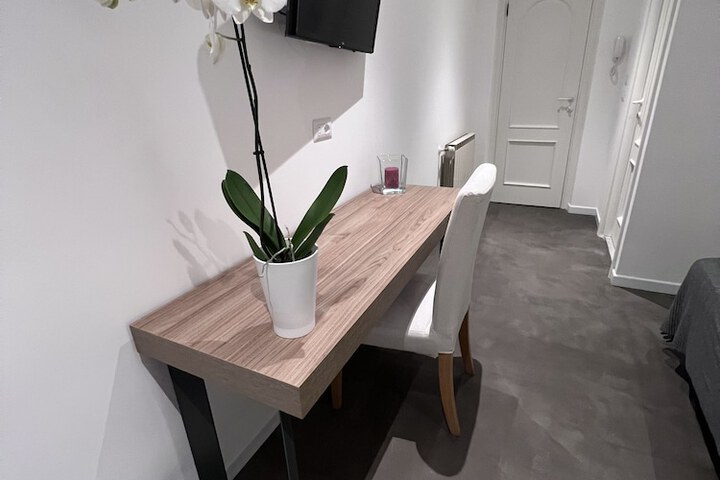 Room 35 of 78