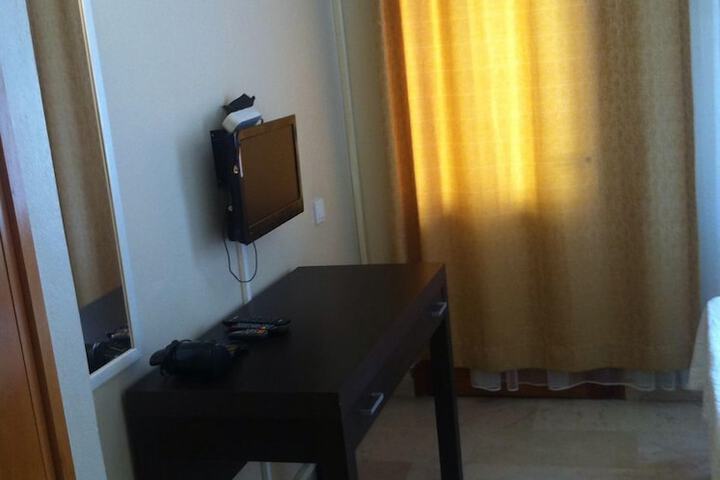 Room 6 of 34