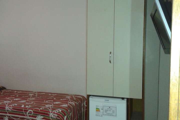 Room 9 of 34
