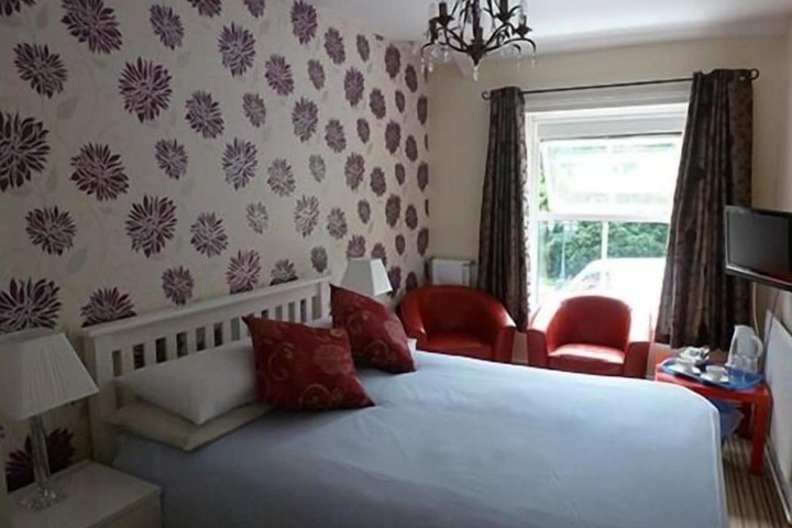 Room 4 of 30