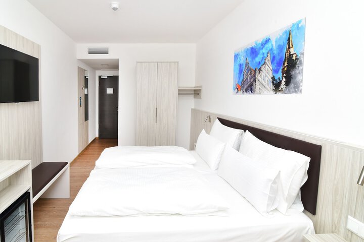 Room 6 of 51