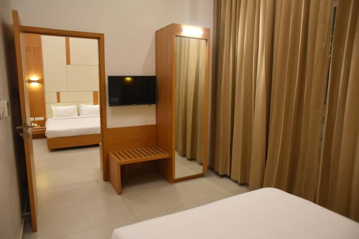 Room 6 of 14
